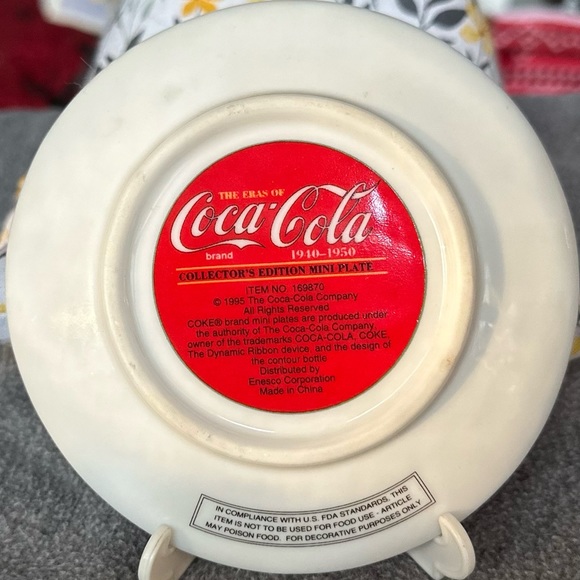 Coca-Cola Mini-Plate & Display Stand Vintage 1995 | Decorative Only - Picture 2 of 2